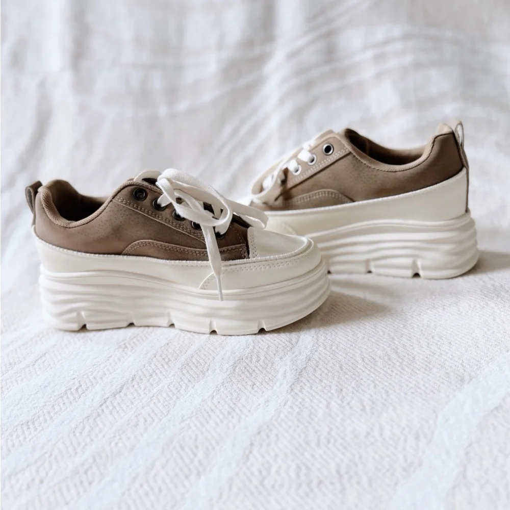 Stylish White and Tan Platform Sneakers - Picture 2 of 4